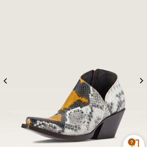 Ariat  SZ 9 Western Booties